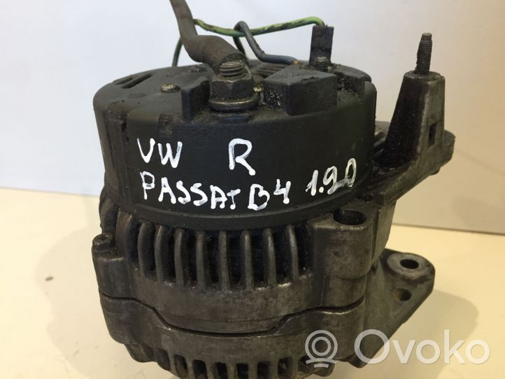 Volkswagen PASSAT B4 Generatore/alternatore 028903025A