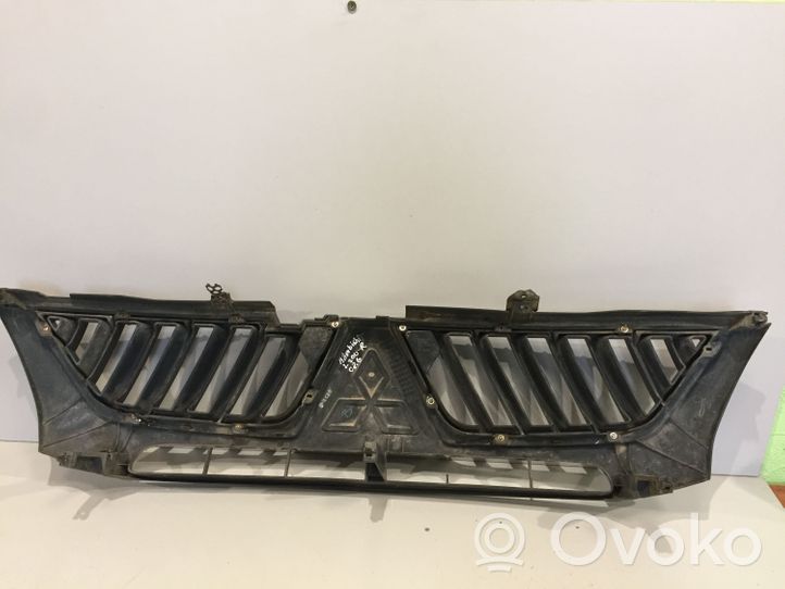 Mitsubishi L200 Griglia superiore del radiatore paraurti anteriore P4686