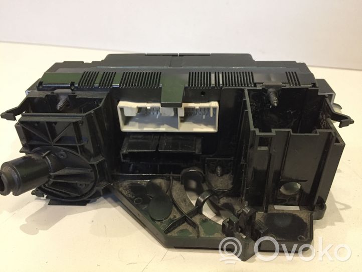 Skoda Octavia Mk2 (1Z) Panel klimatyzacji 74358110