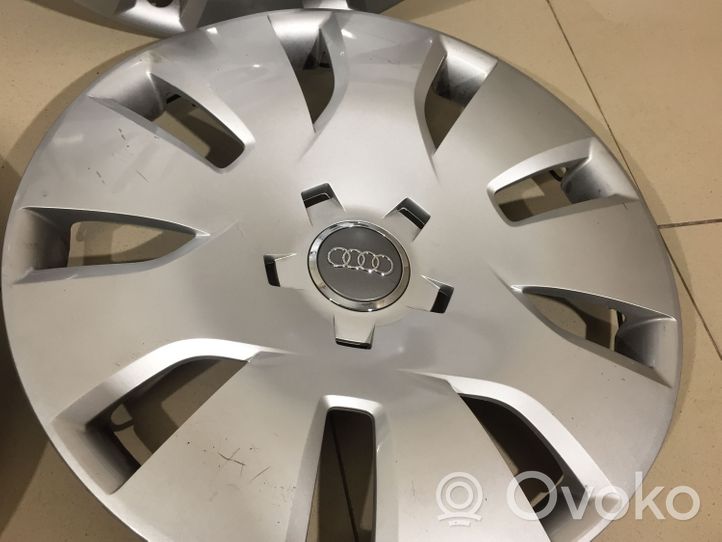 Audi A4 S4 B8 8K Mozzo/copricerchi/borchia della ruota R16 8K0601147