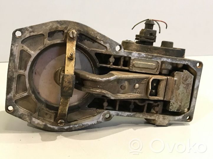 Audi 80 90 S2 B4 Kraftstoffverteiler Einspritzleiste 0438121049