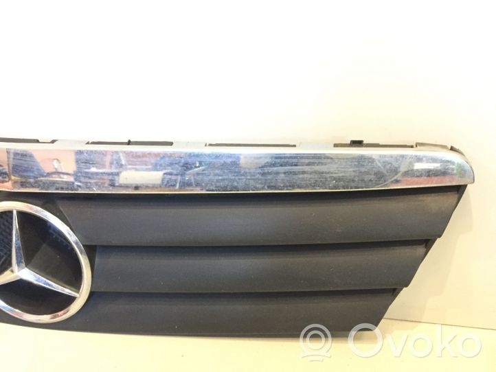 Mercedes-Benz A W168 Grille de calandre avant A1688800983