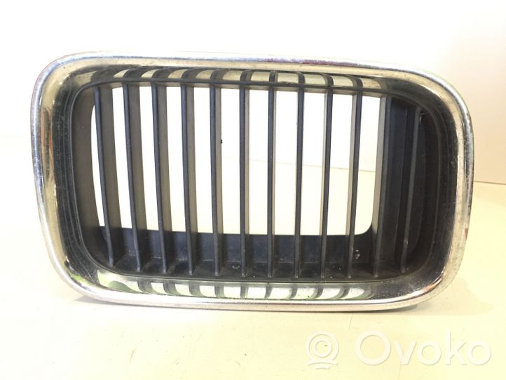 BMW 3 E36 Grille de calandre avant 51138151548