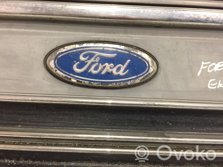 Ford Econovan Grille de calandre avant SB3650711A1