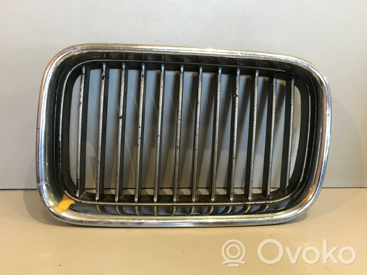 BMW 3 E36 Grille de calandre avant 51138122237