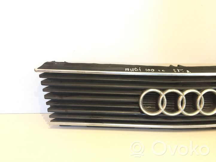 Audi 100 200 5000 C3 Grotelės viršutinės 