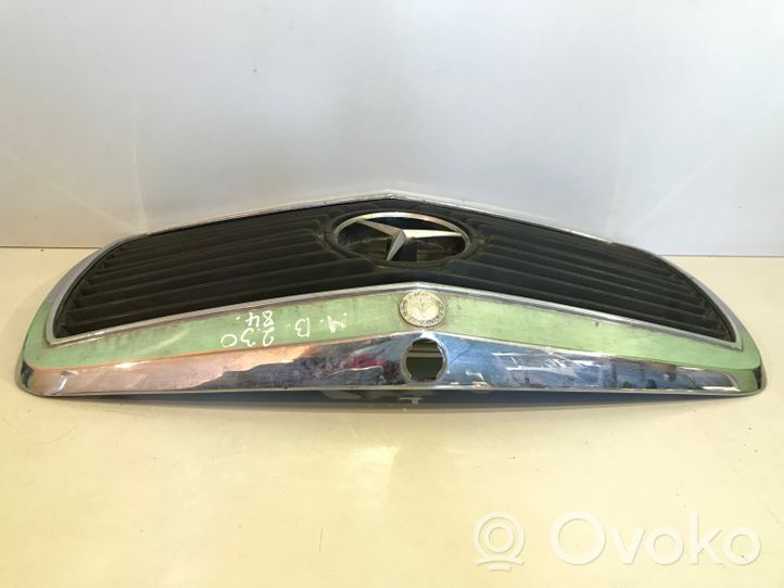 Mercedes-Benz E W124 Grille de calandre avant 