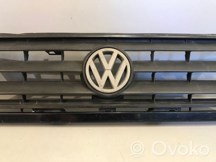 Volkswagen Jetta II Front bumper upper radiator grill 165853653E