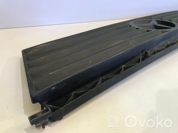 Mercedes-Benz 100 W631 Maskownica / Grill / Atrapa górna chłodnicy 6317510218