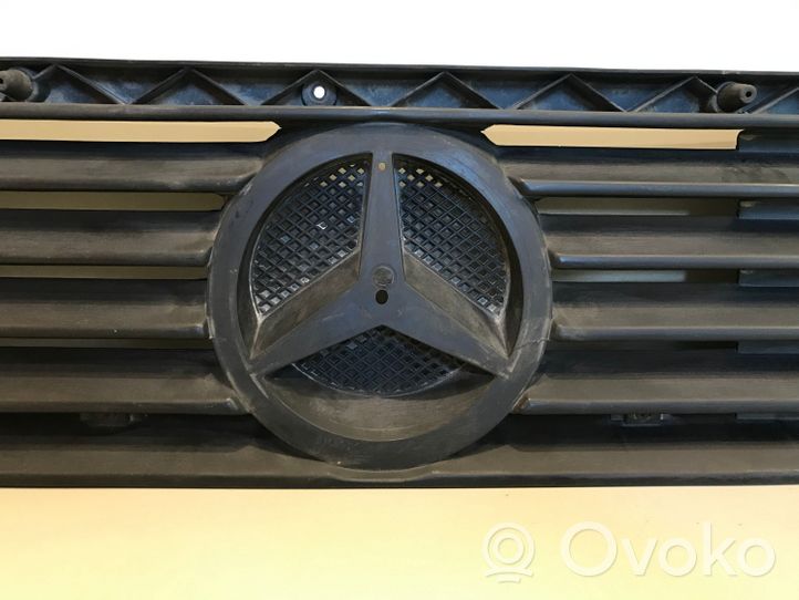 Mercedes-Benz 100 W631 Maskownica / Grill / Atrapa górna chłodnicy 6317510218