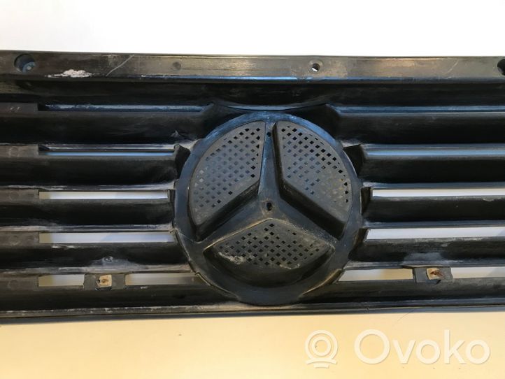 Mercedes-Benz 100 W631 Maskownica / Grill / Atrapa górna chłodnicy 6317510218