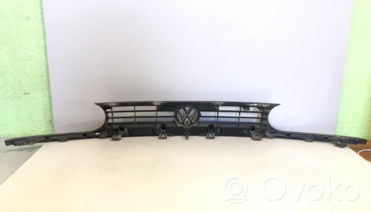 Volkswagen Golf III Grille calandre supérieure de pare-chocs avant 1H6853653