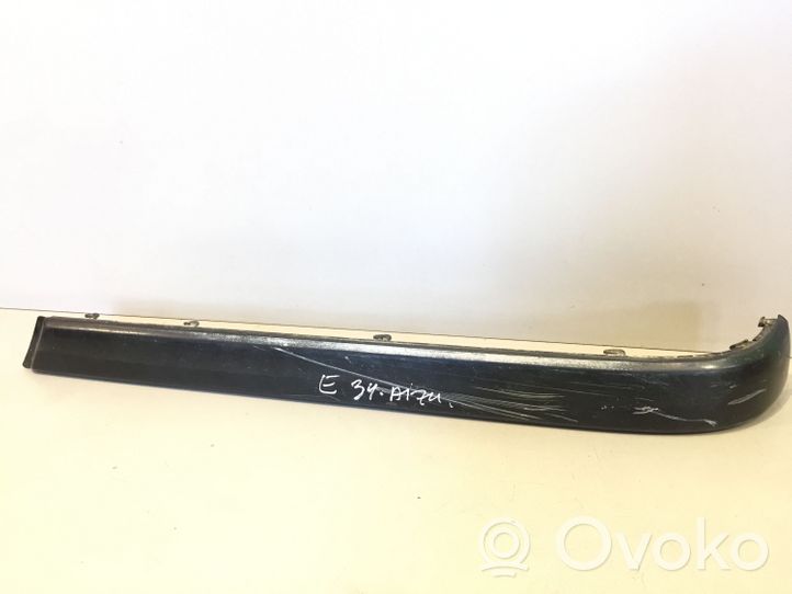 BMW 5 E34 Modanatura della barra di rivestimento del paraurti anteriore 51121944186