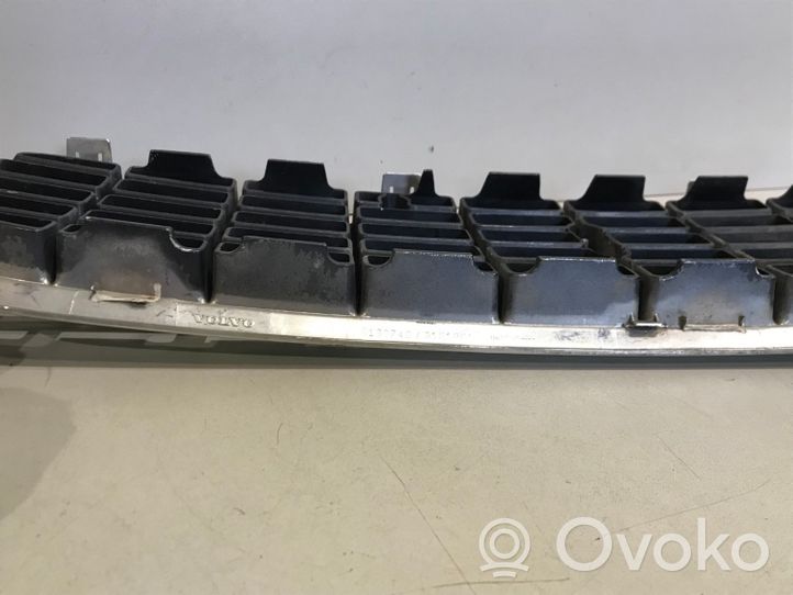 Volvo S60 Front bumper upper radiator grill 9190740