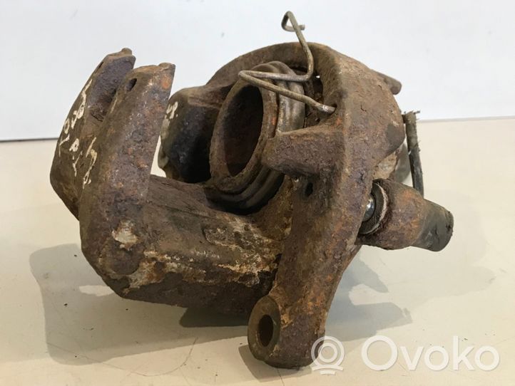 Audi V8 Pinza del freno anteriore 