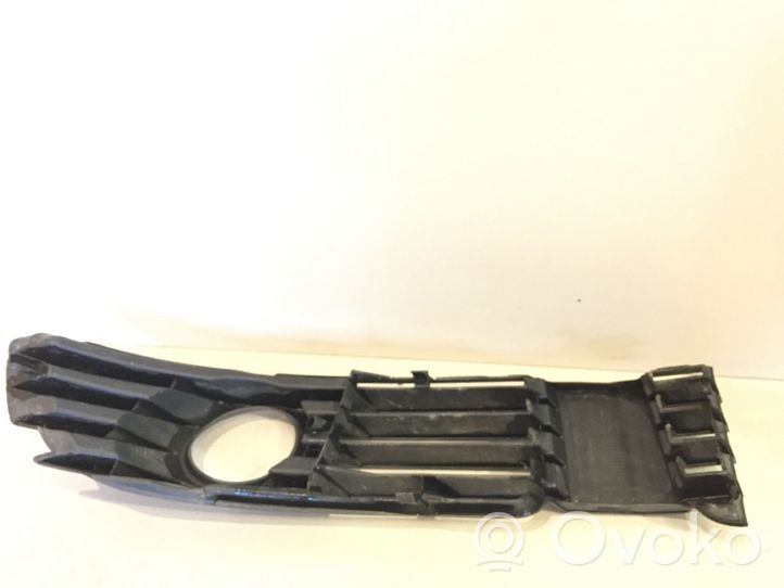 Volkswagen PASSAT B5.5 Mascherina/griglia fendinebbia anteriore 3B0853665