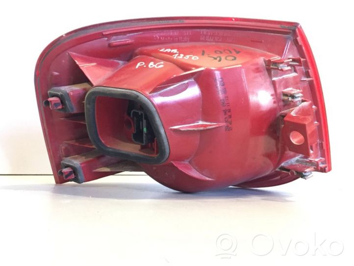 Volkswagen PASSAT B6 Lampa tylna 27458002