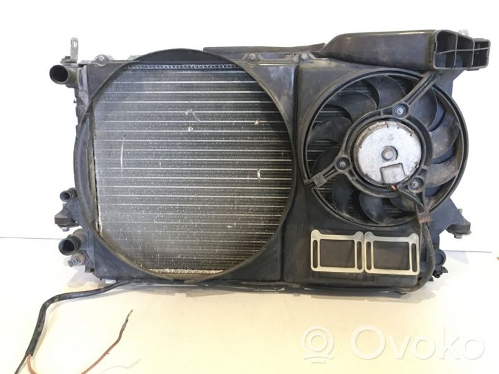 Audi 100 S4 C4 Radiateur de refroidissement 4A0121251D