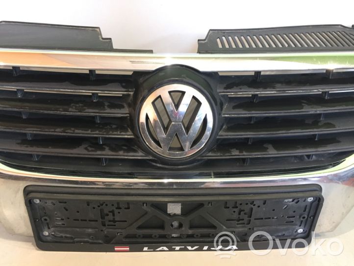 Volkswagen PASSAT B6 Grotelės priekinės 3C0853651