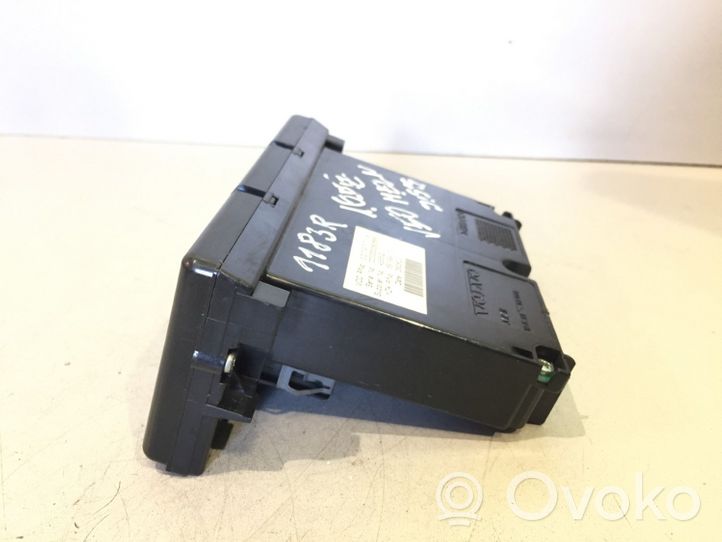 Volvo V50 Monitor / wyświetlacz / ekran 30797719