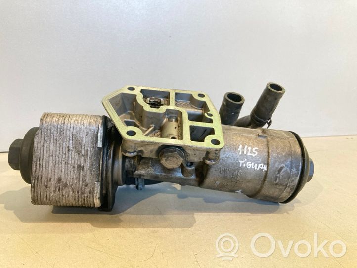 Volkswagen Tiguan Supporto di montaggio del filtro dell’olio 045115389H