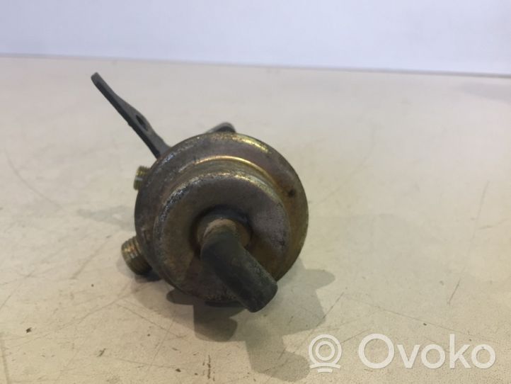 Audi 80 90 B3 Regulator ciśnienia paliwa 034133534F