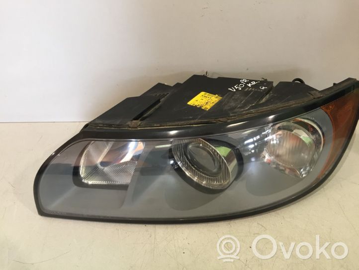 Volvo V50 Lampa przednia 30698648