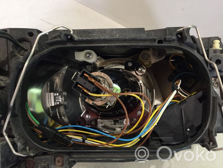 Volvo V50 Lampa przednia 30698648