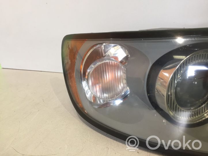 Volvo V50 Lampa przednia 30698649