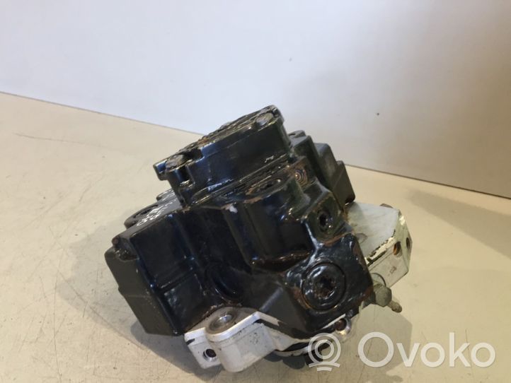 Volvo XC70 Pompe d'injection de carburant à haute pression 8689590