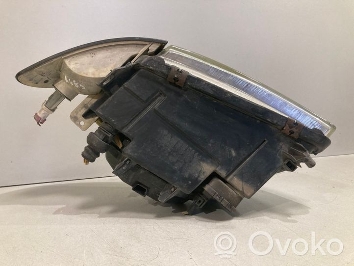 Audi A4 S4 B5 8D Lampa przednia 8D0941004