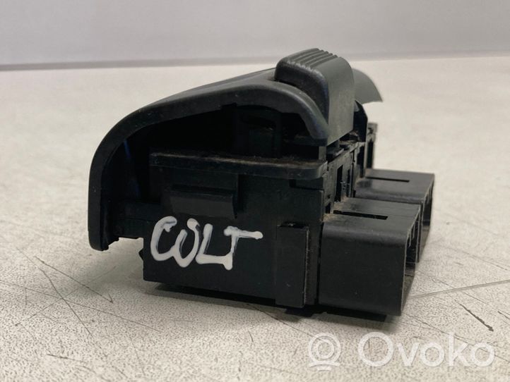 Mitsubishi Colt Botón interruptor de luz de peligro 06006