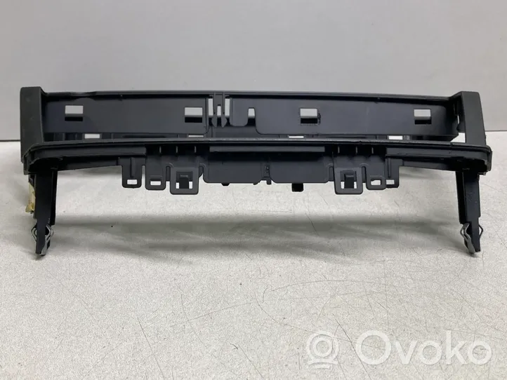 BMW X5 E70 Cadre, panneau d'unité radio / GPS 773201