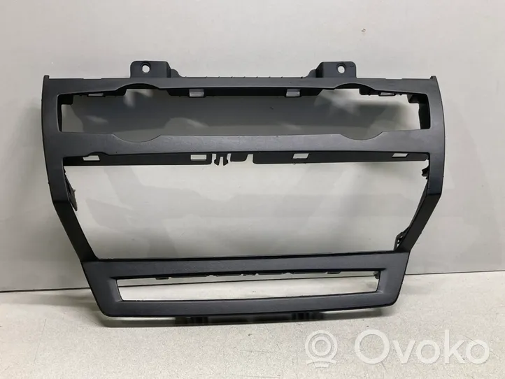 BMW X5 E70 Cadre, panneau d'unité radio / GPS 773201