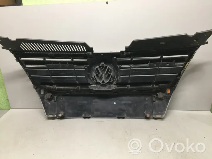 Volkswagen PASSAT B6 Grotelės priekinės 3C0853651AD