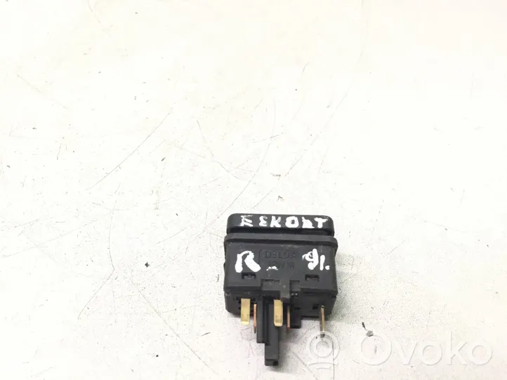 Ford Escort Przycisk / Przełącznik ogrzewania szyby przedniej / czołowej 91AG18C621AA