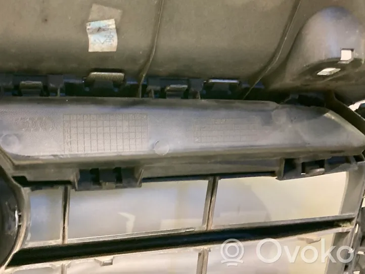 Audi A3 S3 8V Maskownica / Grill / Atrapa górna chłodnicy 8V5853651