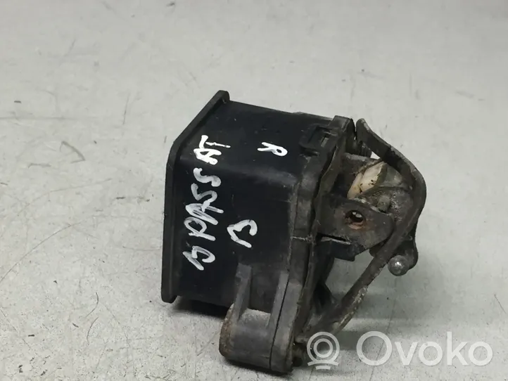 Volkswagen PASSAT B3 Takaluukun ulkopuolinen lukko 357827571D