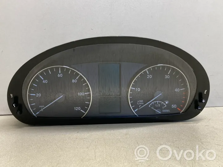 Mercedes-Benz Sprinter W906 Speedometer (instrument cluster) 1042992