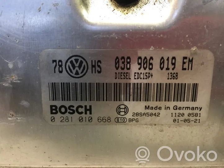Volkswagen PASSAT B5.5 Centralina/modulo del motore 038906019EM