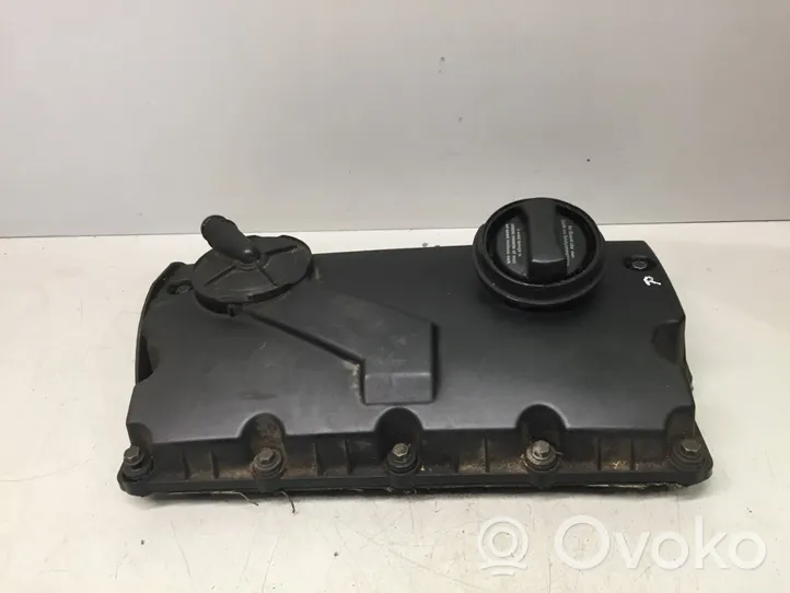 Volkswagen PASSAT B5 Rocker cam cover 038103475