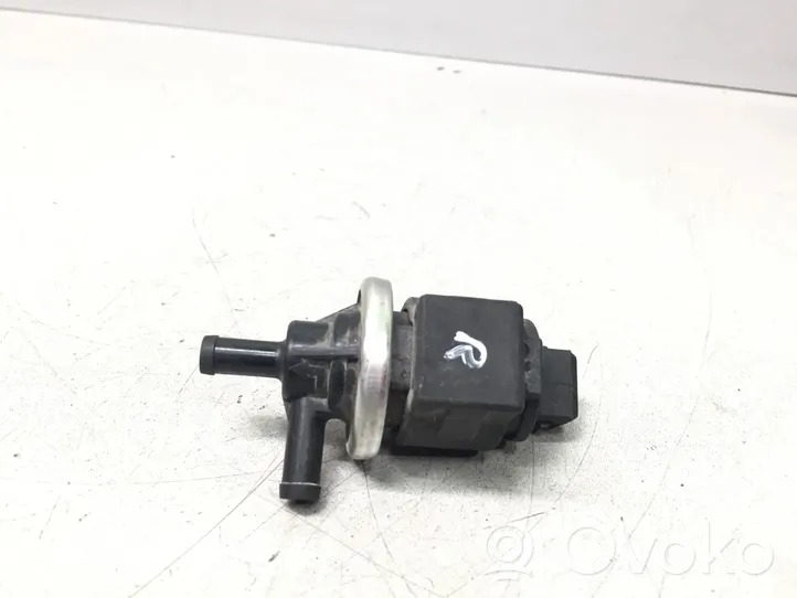 Audi 80 90 S2 B4 Valve vacuum 048133459A