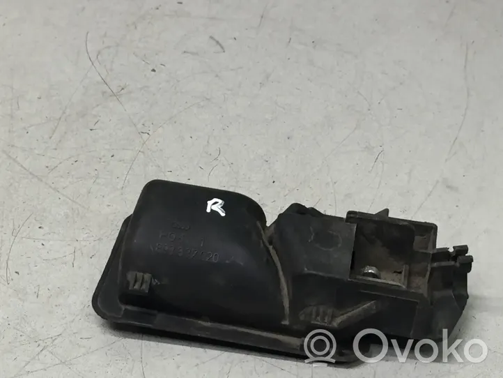 Audi 80 90 S2 B4 Rankenėlė atidarymo vidinė 893837020