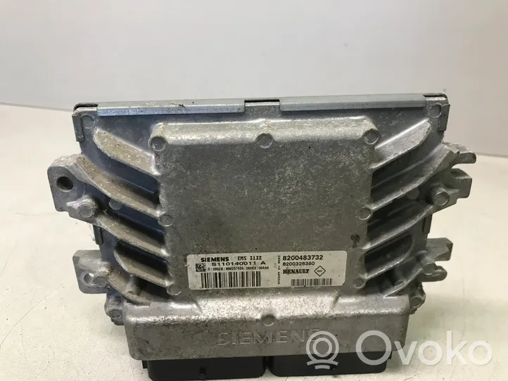 Dacia Logan I Engine control unit/module 8200483732