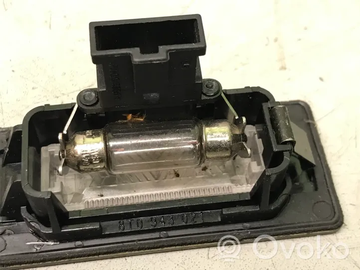 Audi A4 S4 B8 8K Lampa oświetlenia tylnej tablicy rejestracyjnej 8T0943021