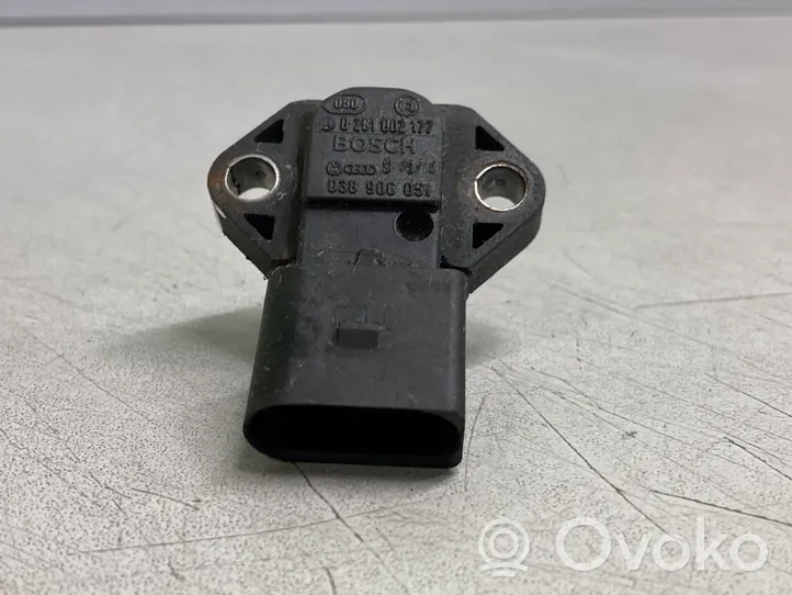 Audi A4 S4 B5 8D Air pressure sensor 0281002177