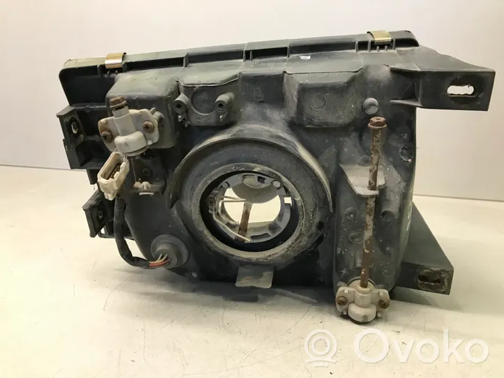 Mitsubishi Pajero Lampa przednia 11037747