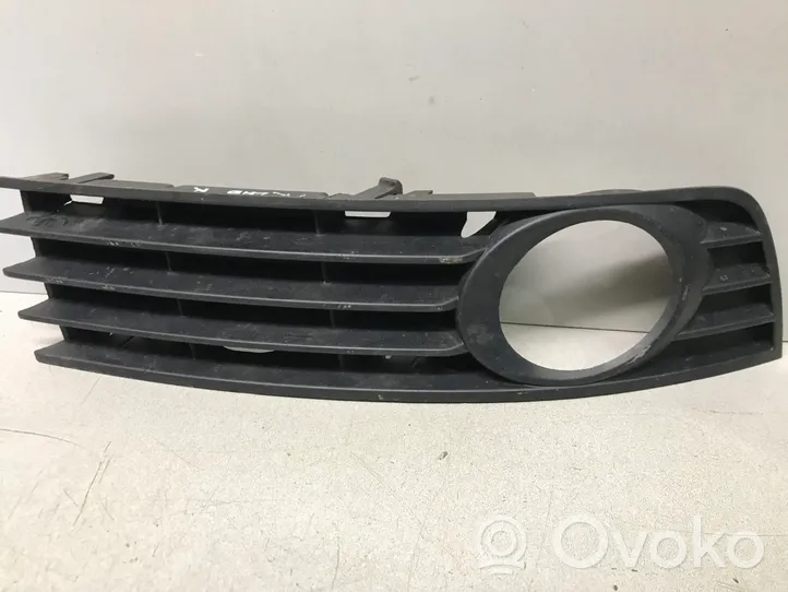 Audi A4 S4 B6 8E 8H Mascherina inferiore del paraurti anteriore 8E0807682A