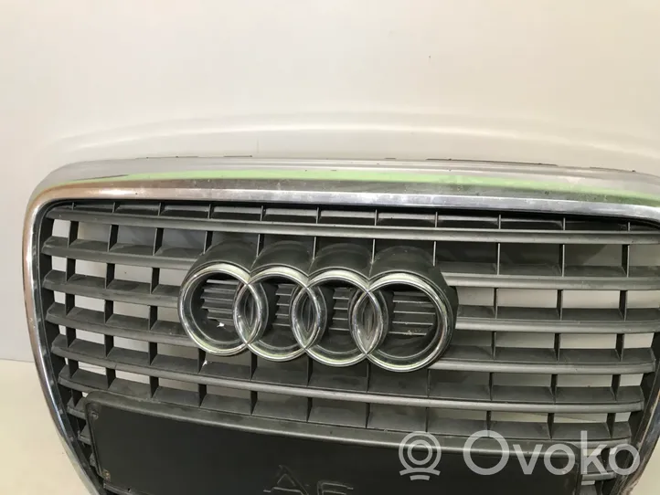 Audi A6 S6 C6 4F Grotelės viršutinės 4F0853651AQ