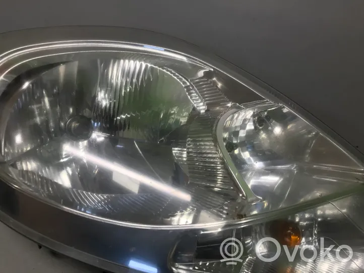 Opel Vivaro Lampa przednia 8200701356